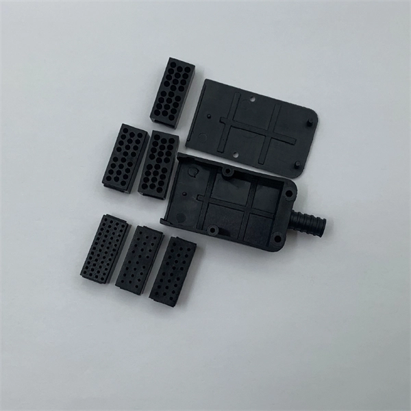 How many electrical distribution boxes are configured on the main floor