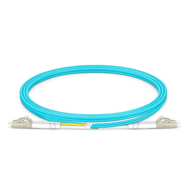 How many cores are used in a fiber optic patch cord for a switch 