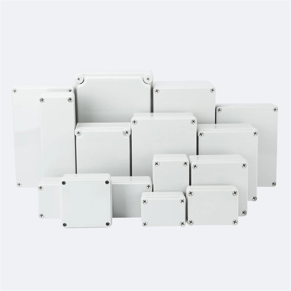 Which port should be used on the access layer switch 