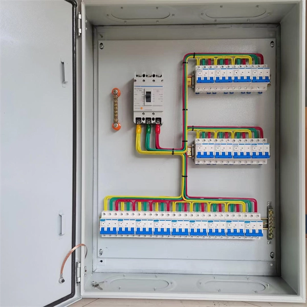 Photovoltaic DC combiner remote box